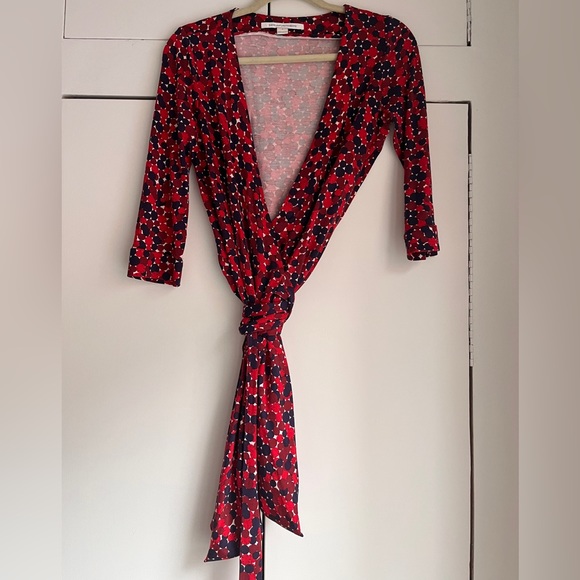 100% SILK DVF Diane Von Furstenberg New Julian Two red pink blue wrap dress 6 - Picture 2 of 8